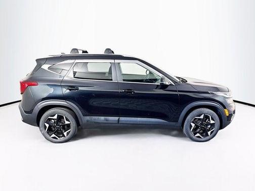 Fusion Black 2024 Kia Seltos EX