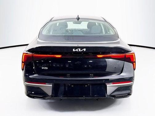 Aurora Black Pearl 2026 Kia K5 LXS