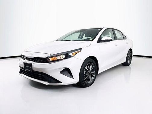 Snow White Pearl 2023 Kia Forte LXS