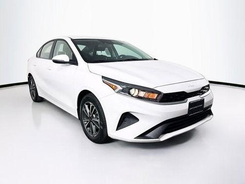 Snow White Pearl 2023 Kia Forte LXS