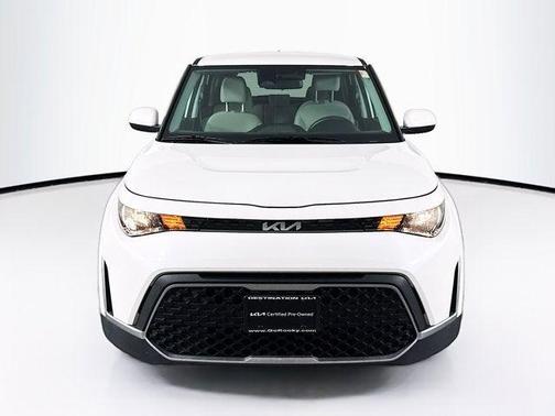 Snow White Pearl 2023 Kia Soul LX