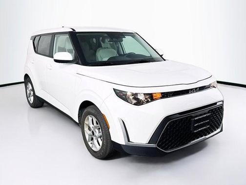 Snow White Pearl 2023 Kia Soul LX