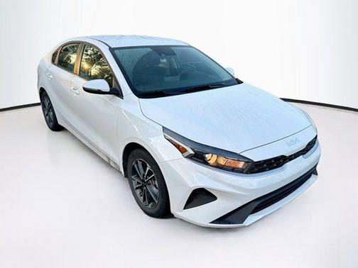 Snow White Pearl 2024 Kia Forte LXS