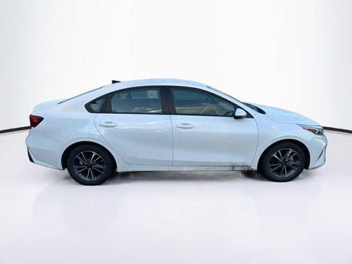 Snow White Pearl 2024 Kia Forte LXS
