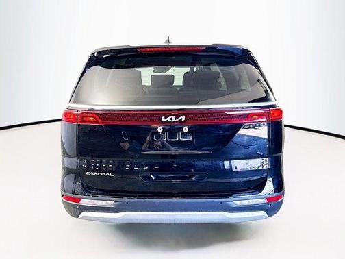 2023 Kia Carnival LX