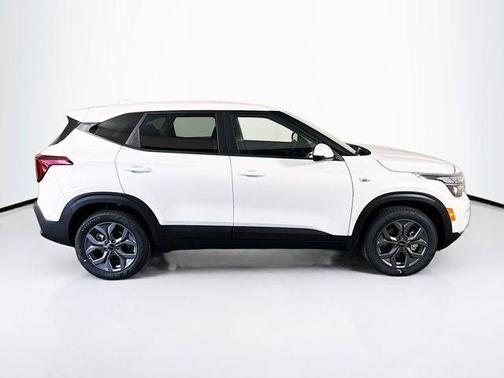 Snow White Pearl 2026 Kia Seltos LX