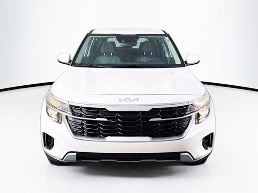Snow White Pearl 2026 Kia Seltos LX