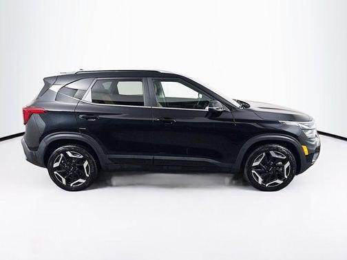 Fusion Black 2024 Kia Seltos SX