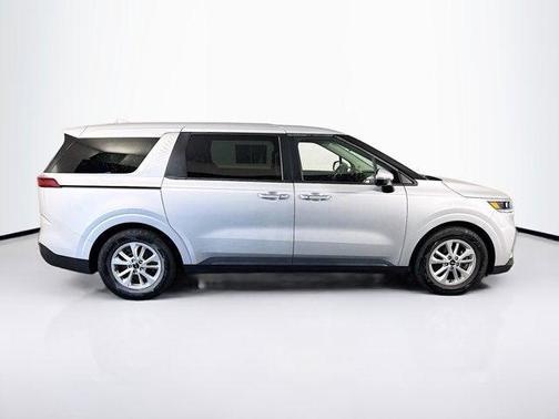 2023 Kia Carnival LX