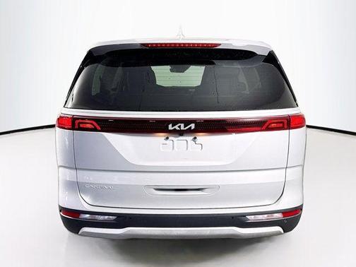 2023 Kia Carnival LX