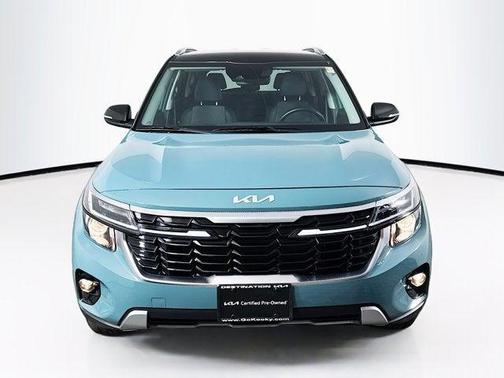 Pluton Blue/Black Roof 2024 Kia Seltos S