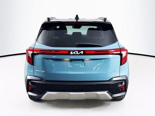 Pluton Blue/Black Roof 2024 Kia Seltos S