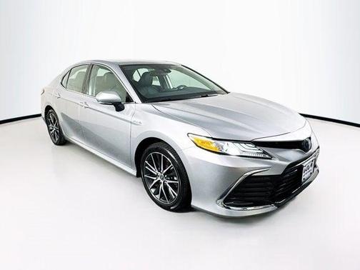 2021 Toyota Camry Hybrid XLE