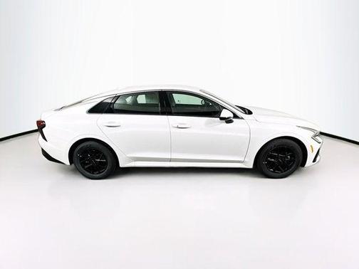 Snow White Pearl 2025 Kia K5 LXS