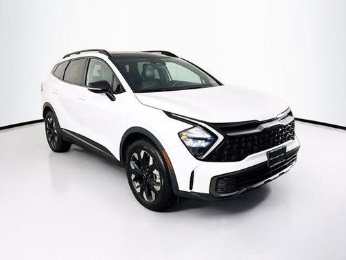 Glacial White Pearl 2023 Kia Sportage X-Line