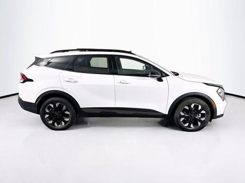 Glacial White Pearl 2023 Kia Sportage X-Line