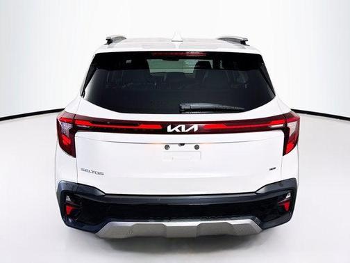 Snow White Pearl 2024 Kia Seltos S