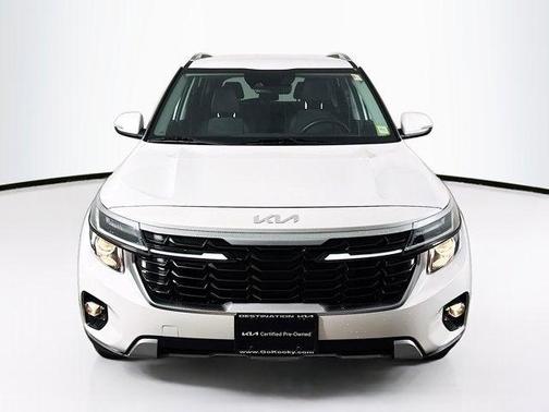 Snow White Pearl 2024 Kia Seltos S