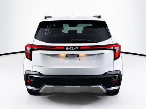 Snow White Pearl 2024 Kia Seltos S
