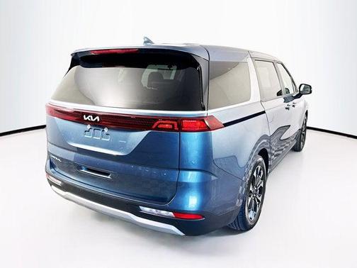 2023 Kia Carnival EX