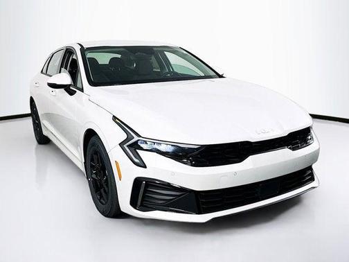 Snow White Pearl 2025 Kia K5 LXS