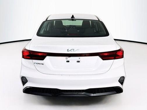 Snow White Pearl 2023 Kia Forte LXS