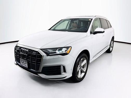 2023 Audi Q7 45 Premium Plus