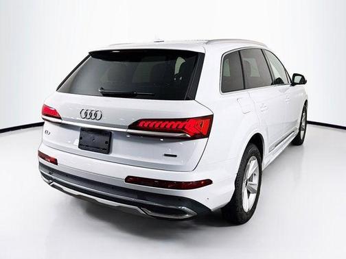 2023 Audi Q7 45 Premium Plus