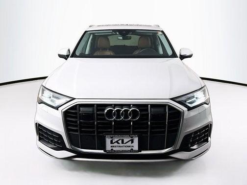 2023 Audi Q7 45 Premium Plus