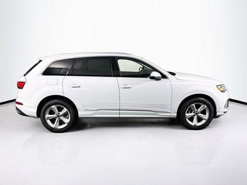 2023 Audi Q7 45 Premium Plus