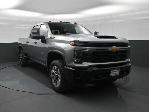 Sterling Gray Metallic 2026 Chevrolet Silverado 2500 Custom