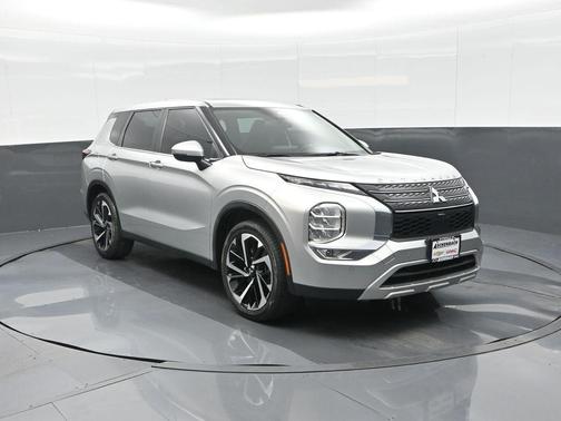 2023 Mitsubishi Outlander SE