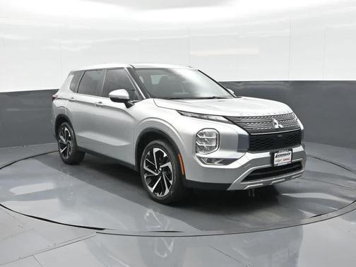 2023 Mitsubishi Outlander SE