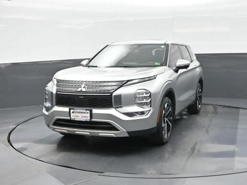 2023 Mitsubishi Outlander SE