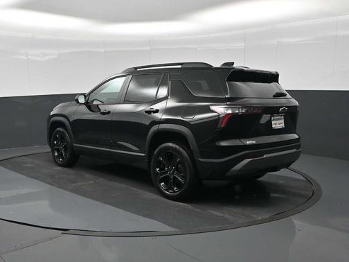 Mosaic Black Metallic 2026 Chevrolet Equinox LT