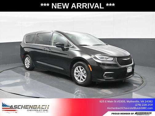 2023 Chrysler Pacifica Touring-L
