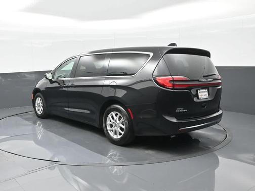 2023 Chrysler Pacifica Touring-L