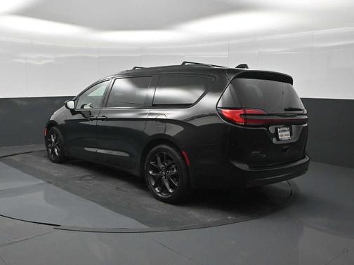 Diamond Black 2025 Chrysler Pacifica Limited