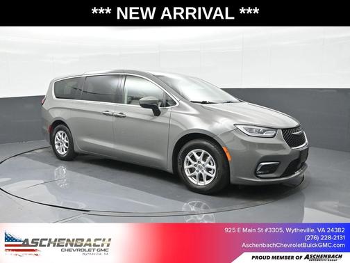 2023 Chrysler Pacifica Touring-L
