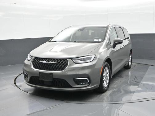 2023 Chrysler Pacifica Touring-L