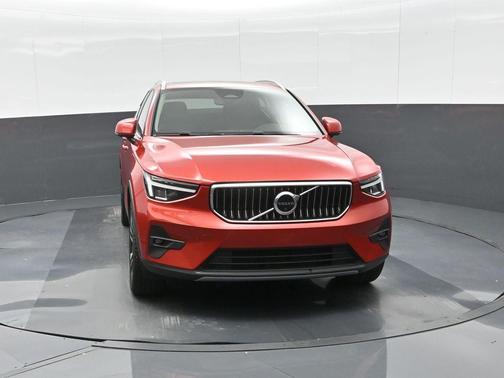 2023 Volvo XC40 B5 Plus Bright Theme