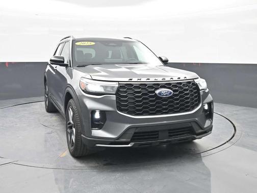 Carbonized Gray Metallic 2025 Ford Explorer ST-Line