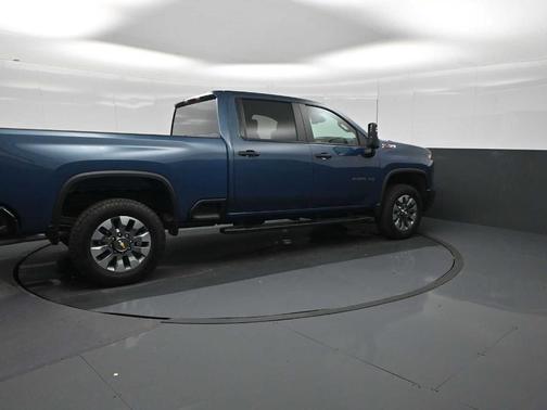 Lakeshore Blue Metallic 2026 Chevrolet Silverado 2500 Custom