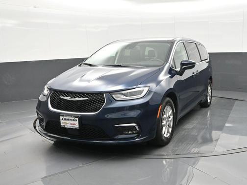 2023 Chrysler Pacifica Touring-L