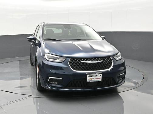 2023 Chrysler Pacifica Touring-L
