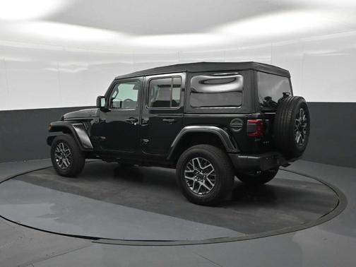 Black Clearcoat 2025 Jeep Wrangler Sahara