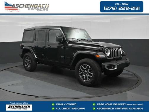Black Clearcoat 2025 Jeep Wrangler Sahara