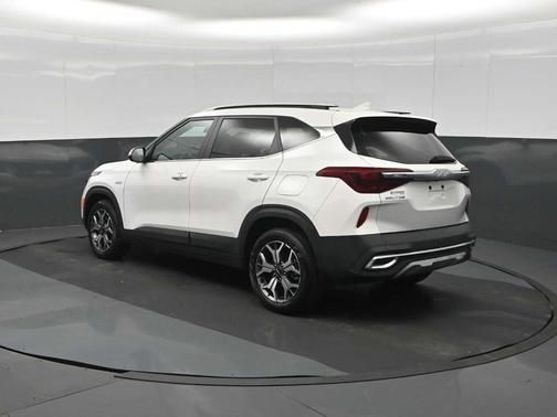 Snow White Pearl 2023 Kia Seltos EX