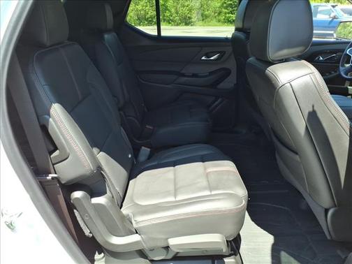 Summit White 2023 Chevrolet Traverse RS