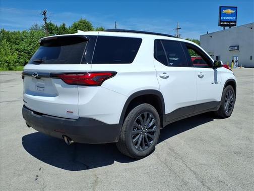 Summit White 2023 Chevrolet Traverse RS